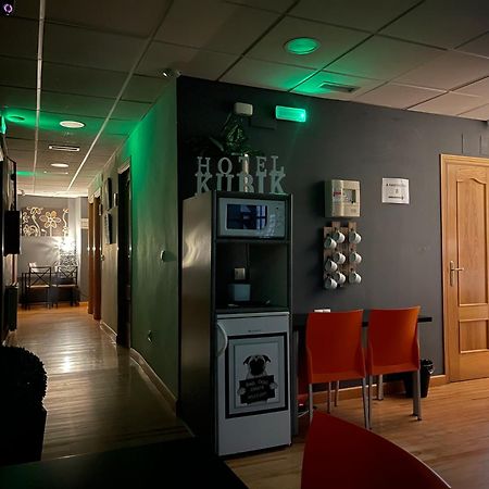 Kubik Hotel Caces Zewnętrze zdjęcie