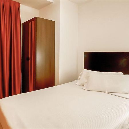 Kubik Hotel Caces Zewnętrze zdjęcie