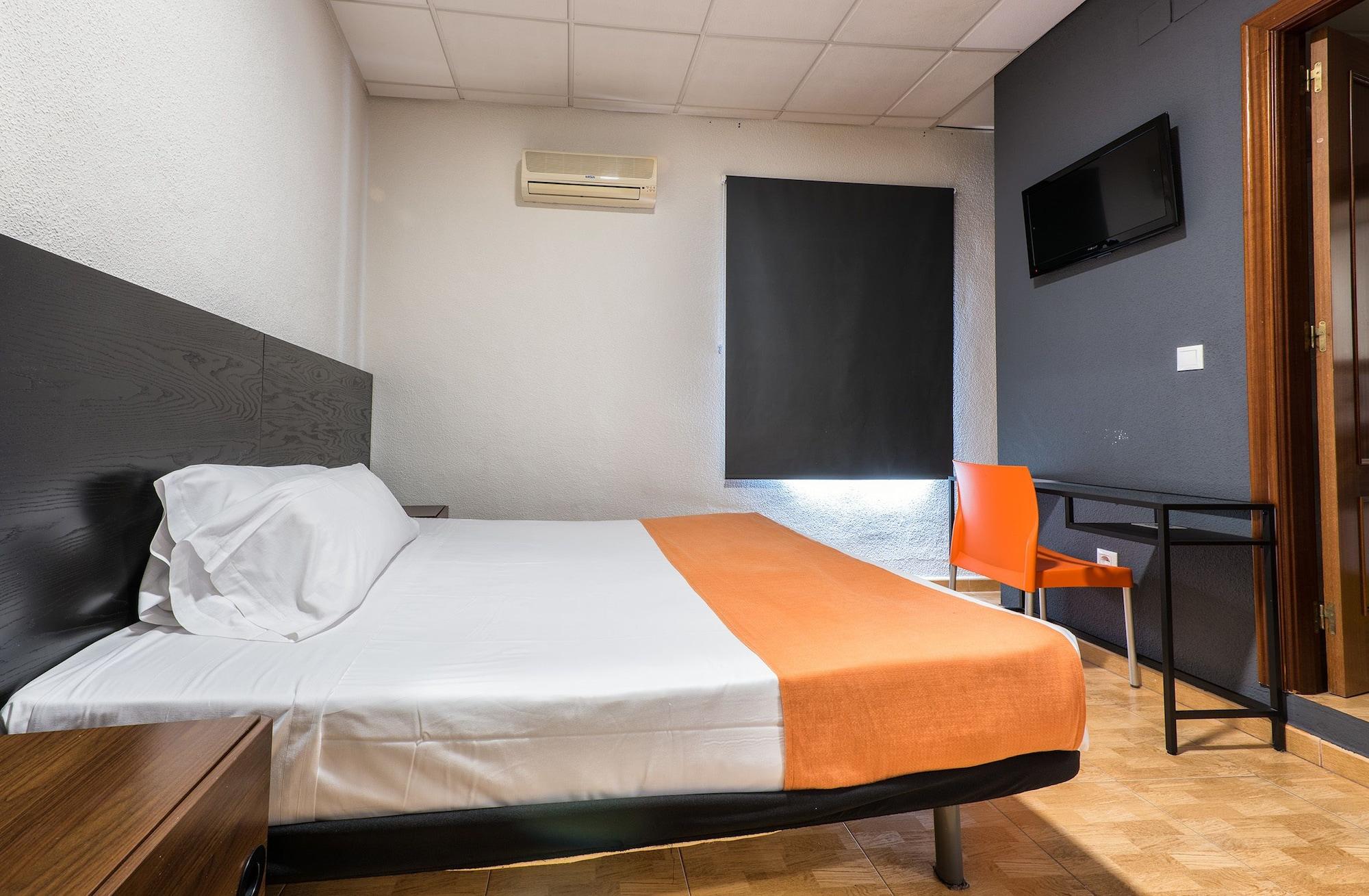 Kubik Hotel Caces Zewnętrze zdjęcie