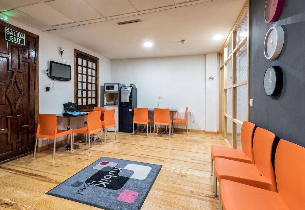 Kubik Hotel Caces Zewnętrze zdjęcie