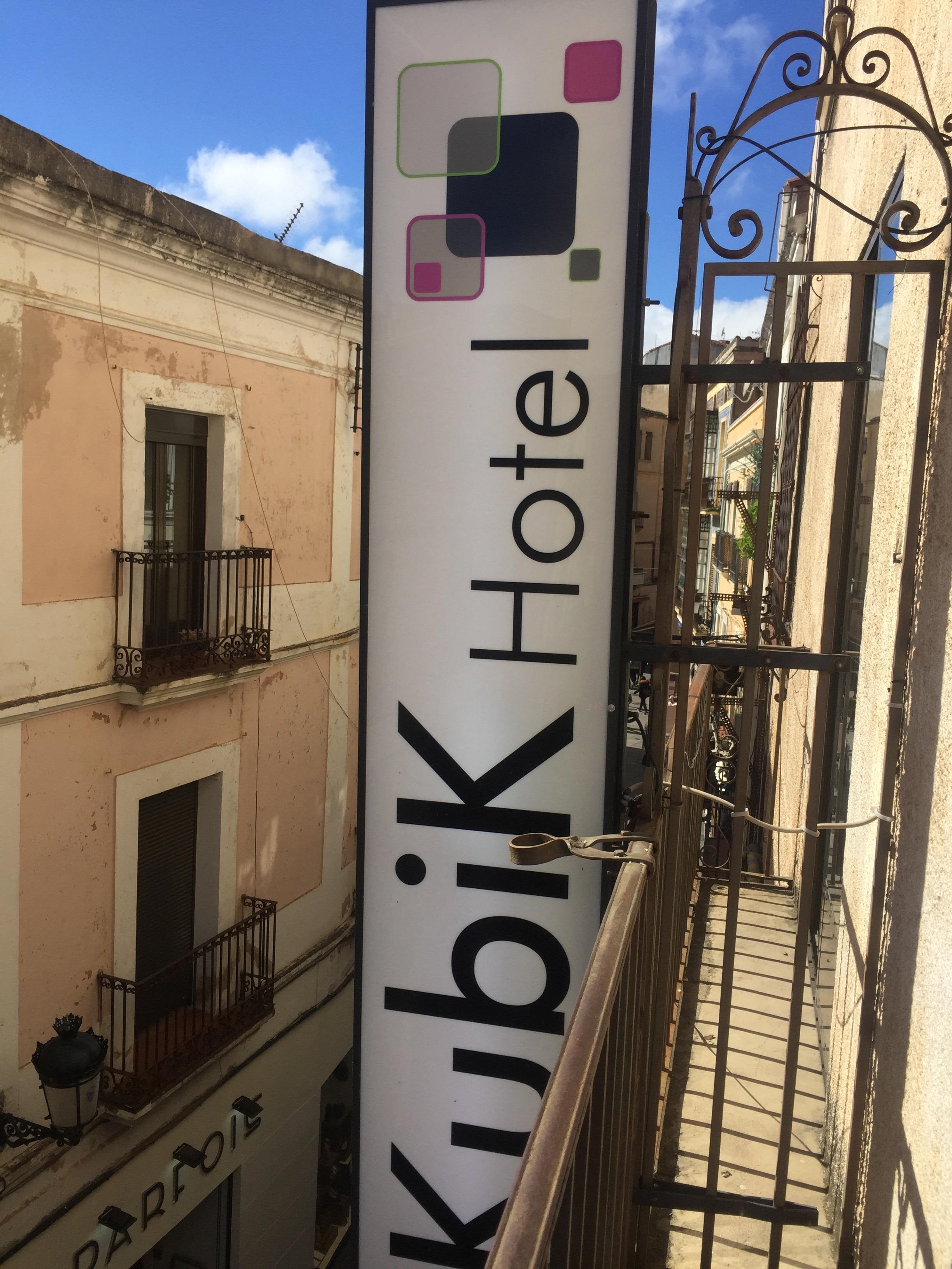 Kubik Hotel Caces Zewnętrze zdjęcie