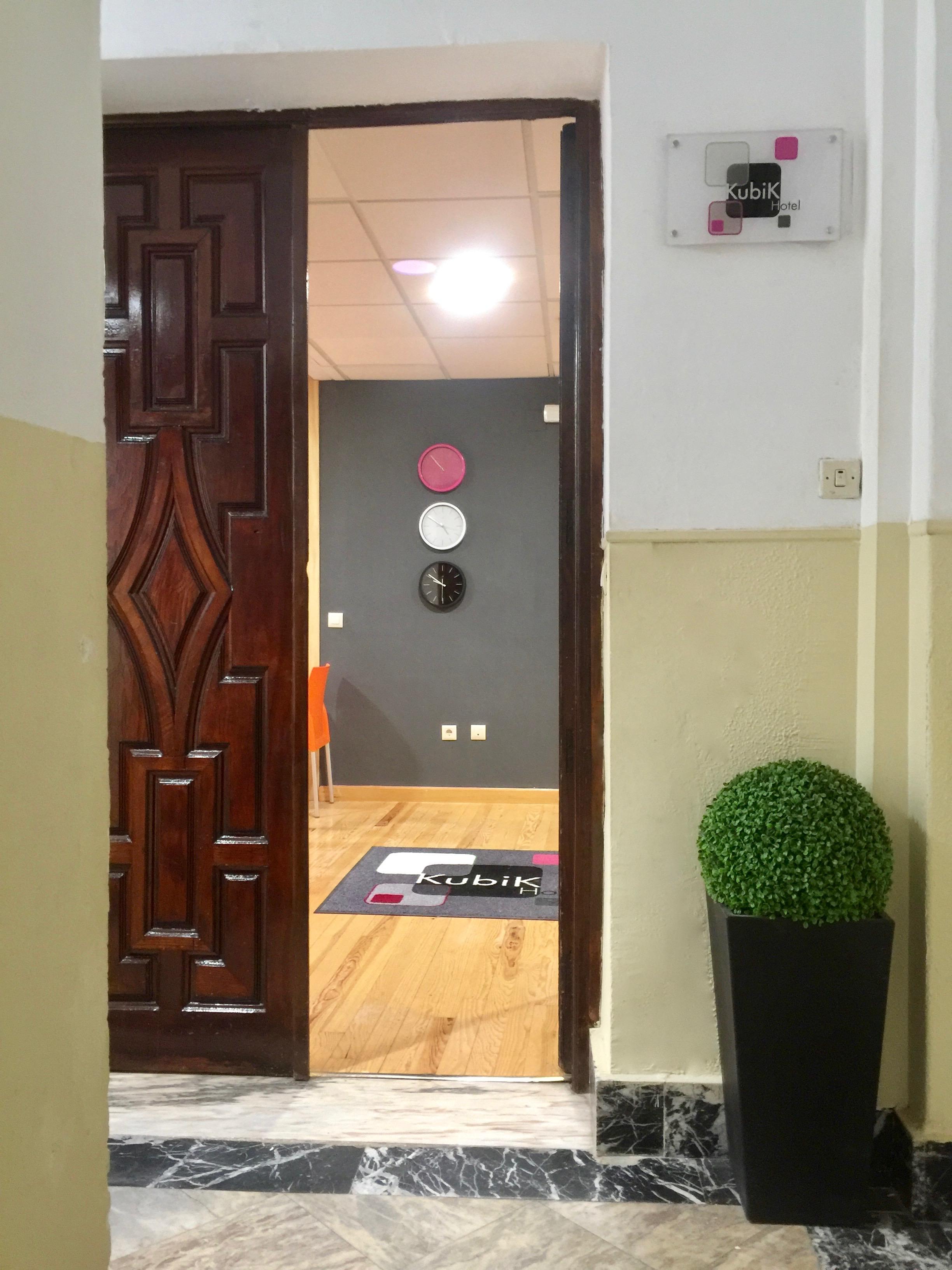 Kubik Hotel Caces Zewnętrze zdjęcie