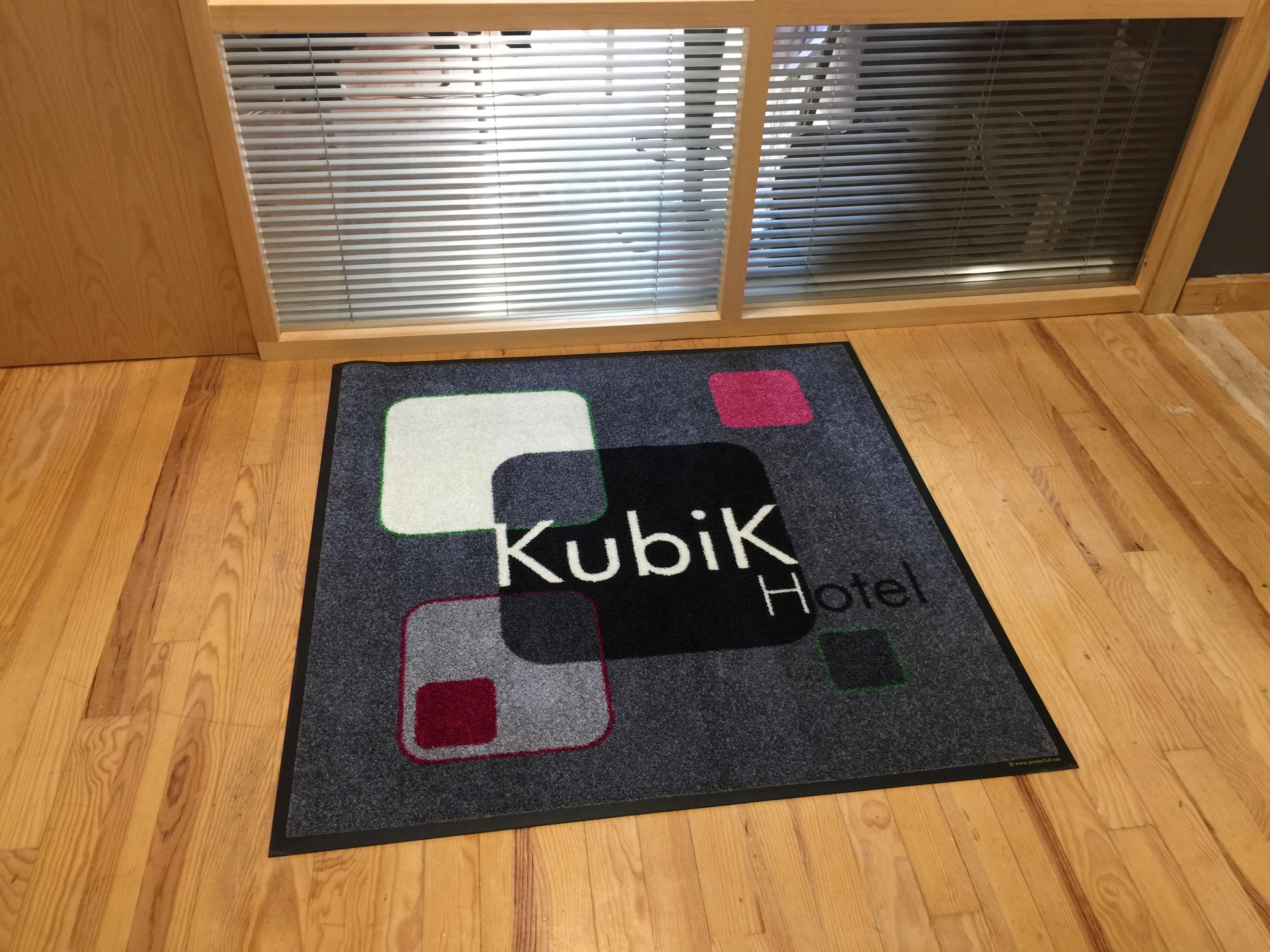 Kubik Hotel Caces Zewnętrze zdjęcie