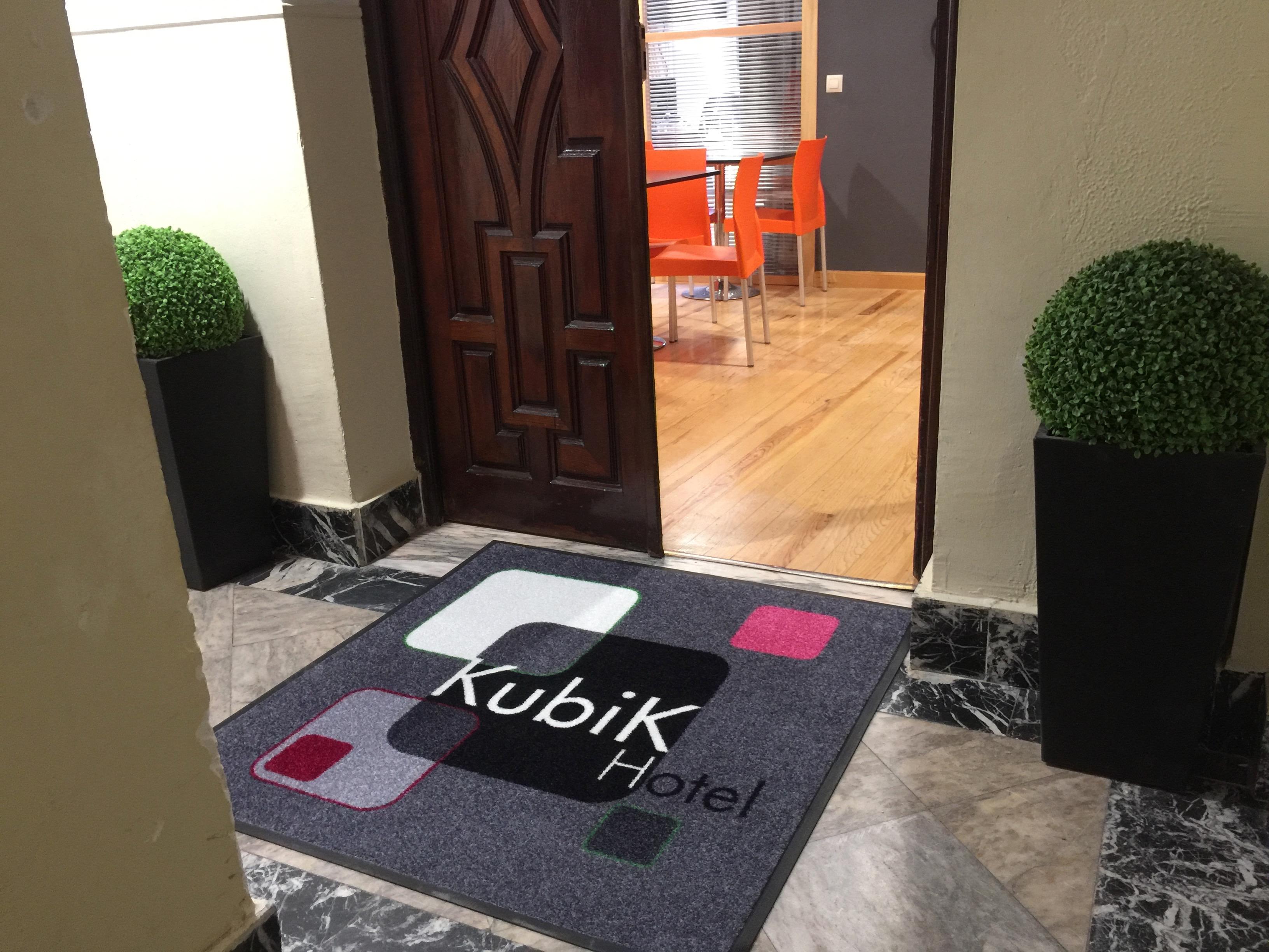 Kubik Hotel Caces Zewnętrze zdjęcie