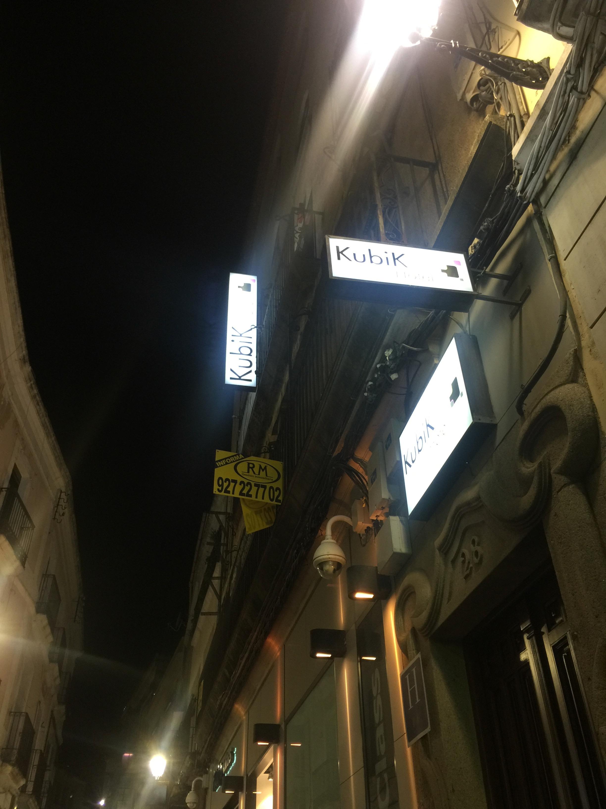Kubik Hotel Caces Zewnętrze zdjęcie