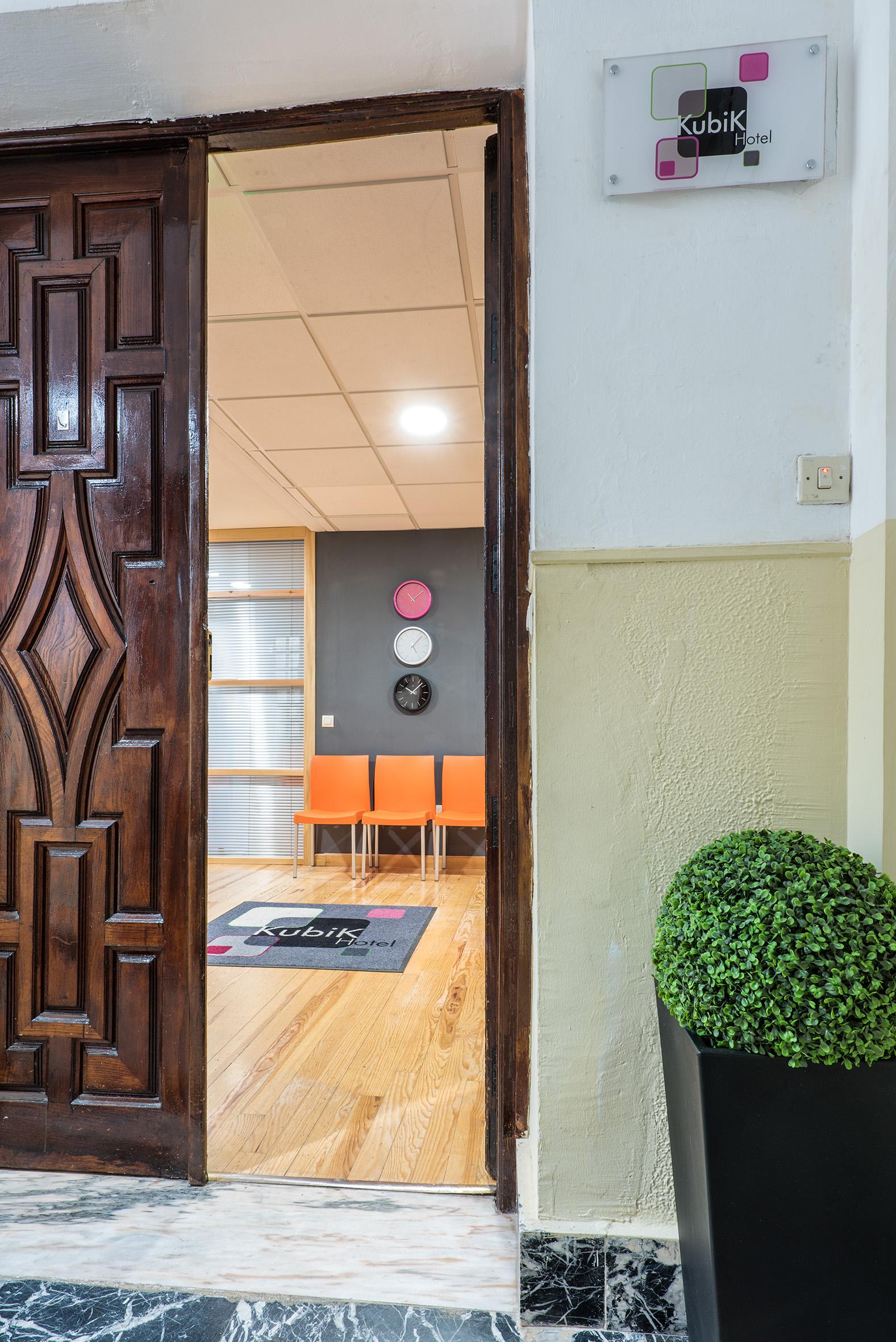 Kubik Hotel Caces Zewnętrze zdjęcie
