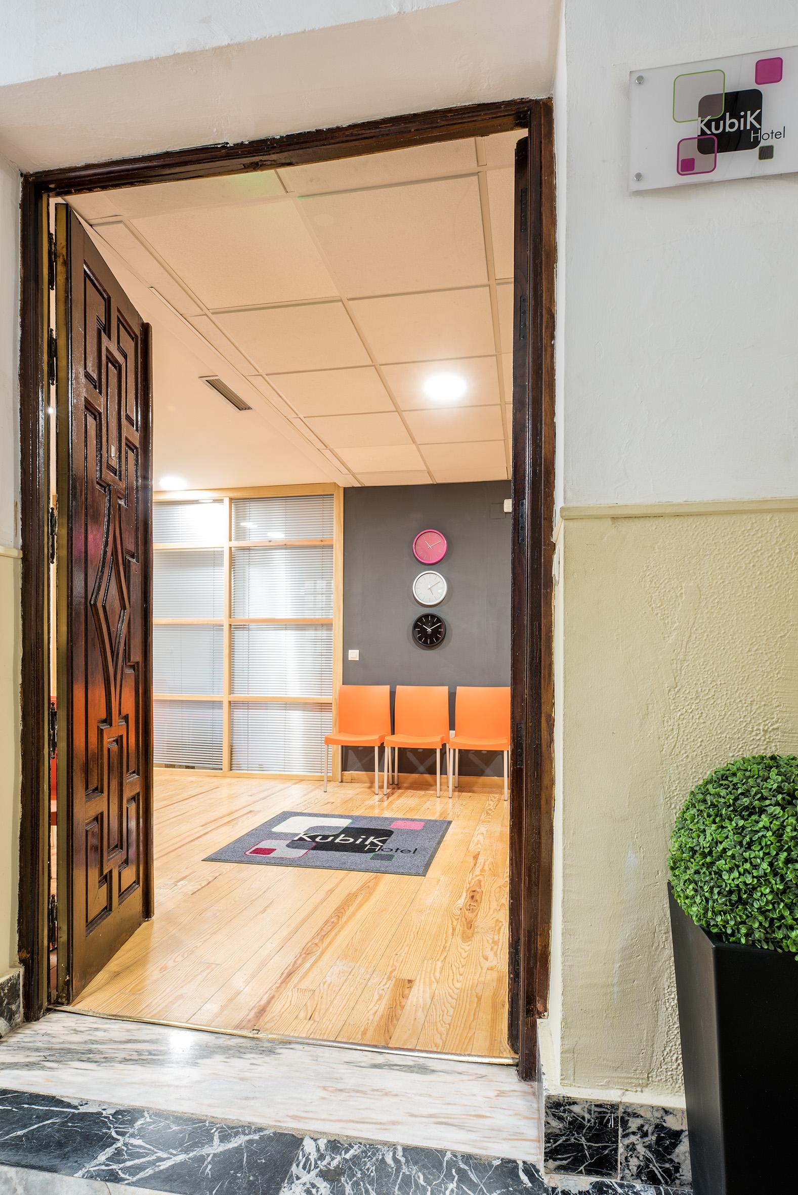 Kubik Hotel Caces Zewnętrze zdjęcie