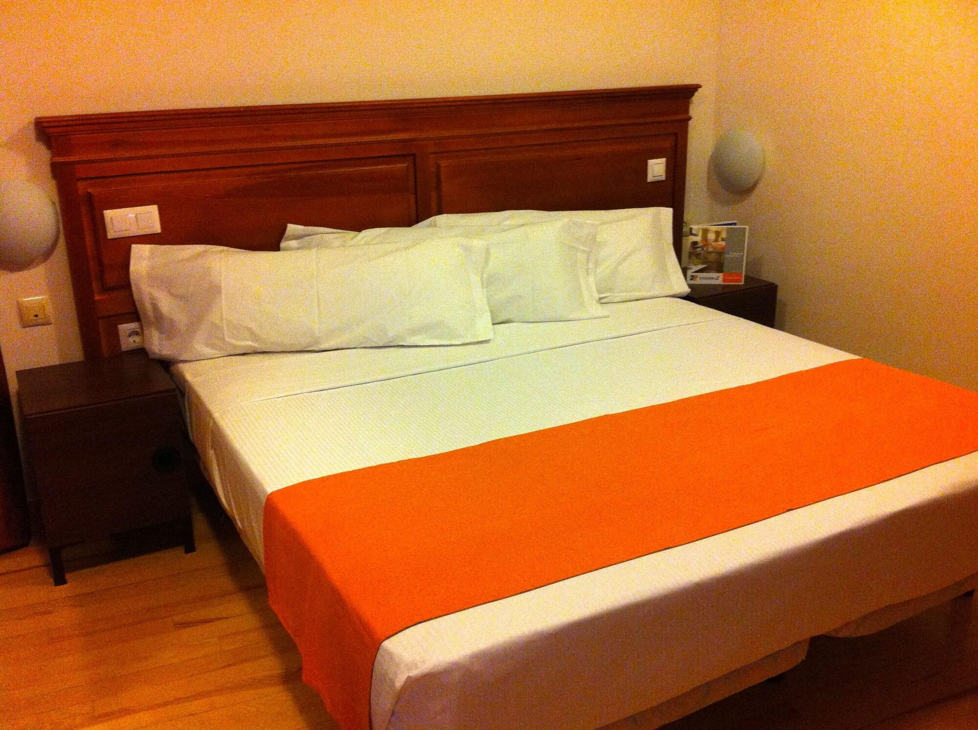 Kubik Hotel Caces Zewnętrze zdjęcie