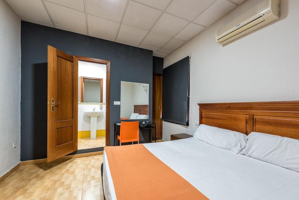 Kubik Hotel Caces Zewnętrze zdjęcie