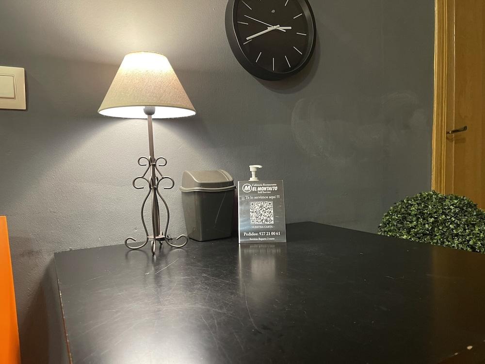 Kubik Hotel Caces Zewnętrze zdjęcie
