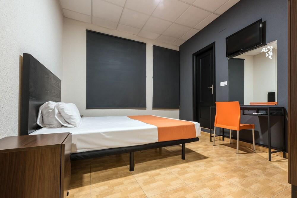 Kubik Hotel Caces Zewnętrze zdjęcie