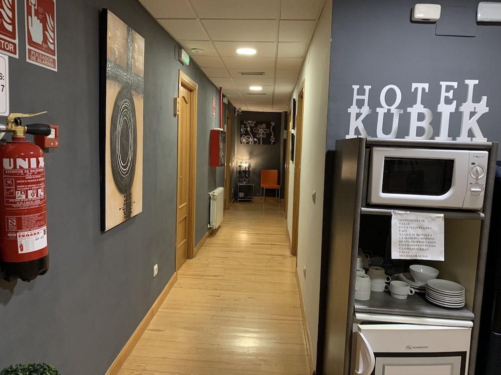Kubik Hotel Caces Zewnętrze zdjęcie