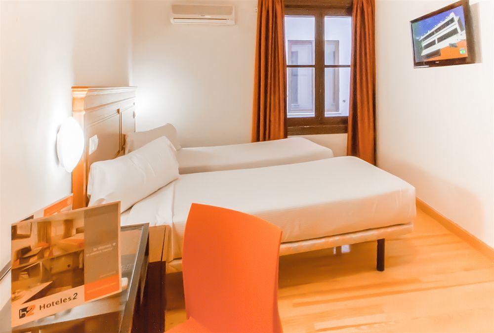 Kubik Hotel Caces Zewnętrze zdjęcie